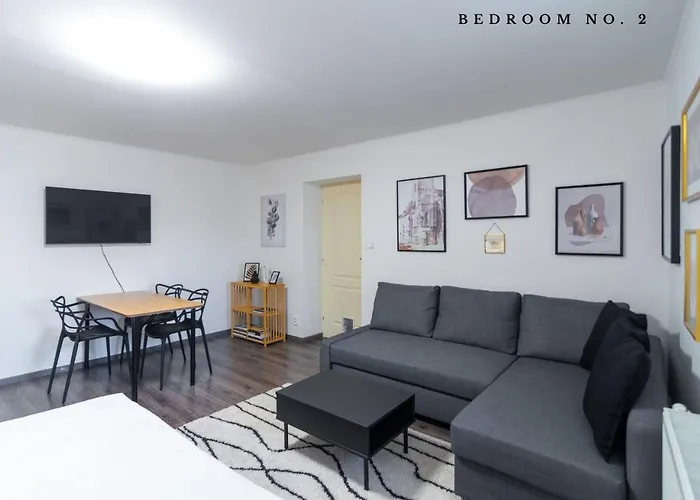 The Bookhouse, 5-bedroom By Castle Апарт-отель Прага