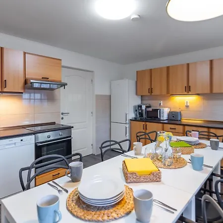 The Bookhouse, 5-bedroom By Castle Hotel apartamentowy *