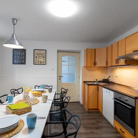 Hotel apartamentowy The Bookhouse, 5-bedroom By Castle