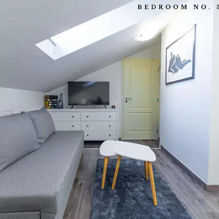 The Bookhouse, 5-bedroom By Castle