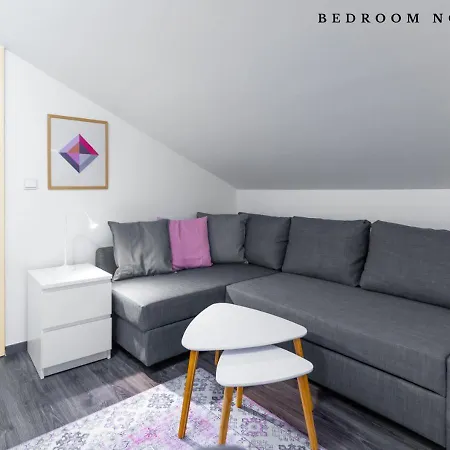 The Bookhouse, 5-bedroom By Castle Hotel apartamentowy Praga