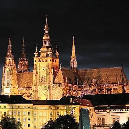 The Bookhouse, 5-bedroom By Castle Prague