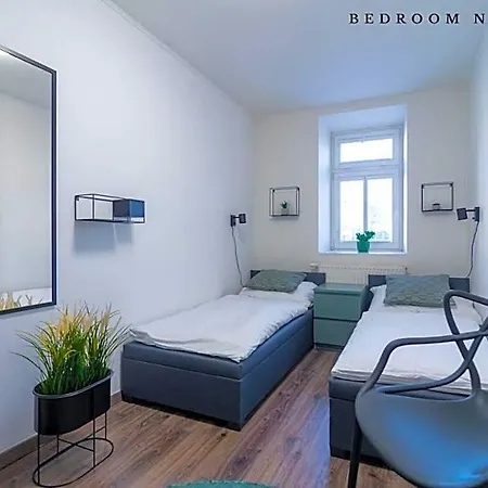 The Bookhouse, 5-bedroom By Castle מלון דירות 4*