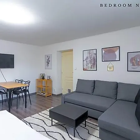 מלון דירות The Bookhouse, 5-bedroom By Castle פראג