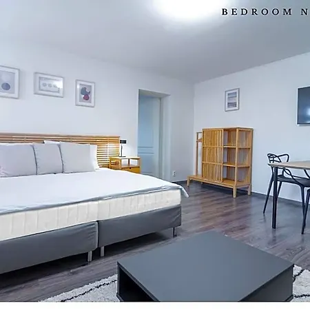 The Bookhouse, 5-bedroom By Castle Aparthotel