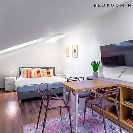 The Bookhouse, 5-bedroom By Castle Prague