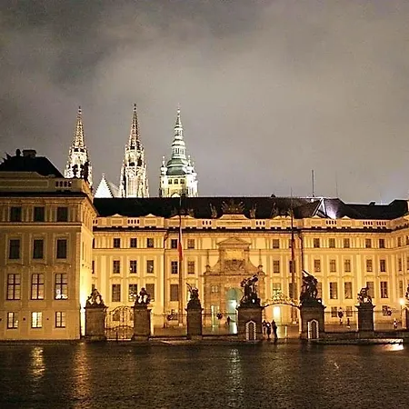The Bookhouse, 5-bedroom By Castle Prague
