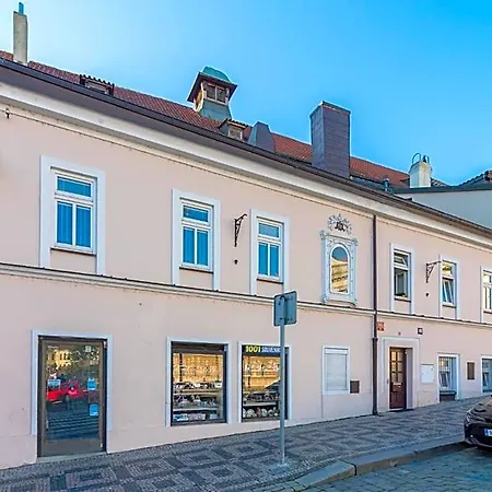 The Bookhouse, 5-bedroom By Castle