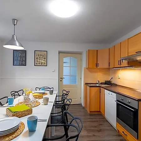 Aparthotel The Bookhouse, 5-bedroom By Castle 4*