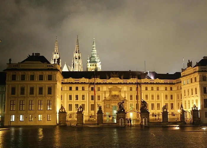 The Bookhouse, 5-bedroom By Castle Prag