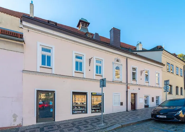 The Bookhouse, 5-bedroom By Castle Lejlighedshotel Prag