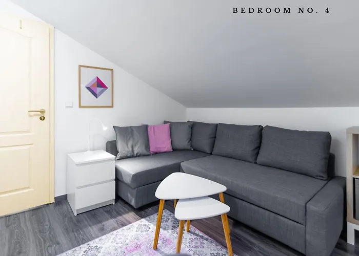 The Bookhouse, 5-bedroom By Castle Lejlighedshotel Prag