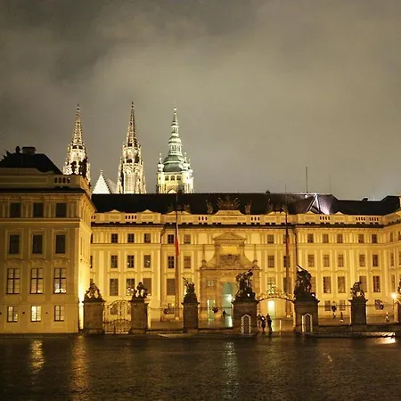 The Bookhouse, 5-bedroom By Castle Prag