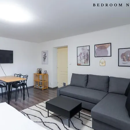 The Bookhouse, 5-bedroom By Castle Lägenhetshotell Prag